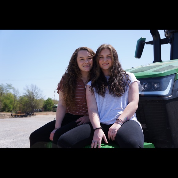 Meet your Posher, Alyssa - Picture 5 of 9